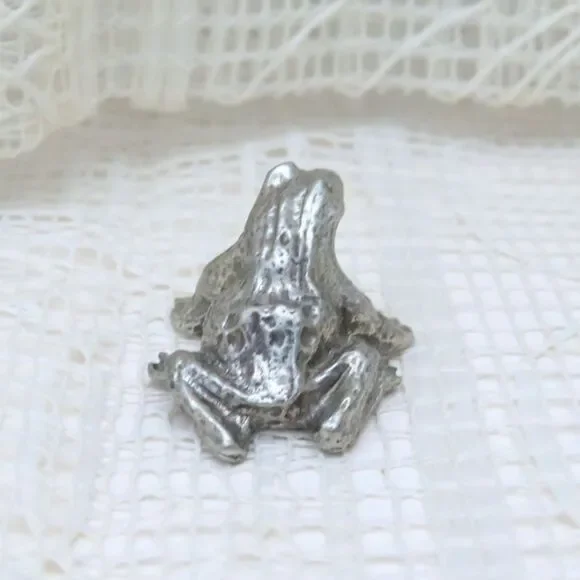 Vintage Pewter Frog Figurine, Miniature Frog Statue for Frog Lovers, Frog Decor - Picture 3 of 9
